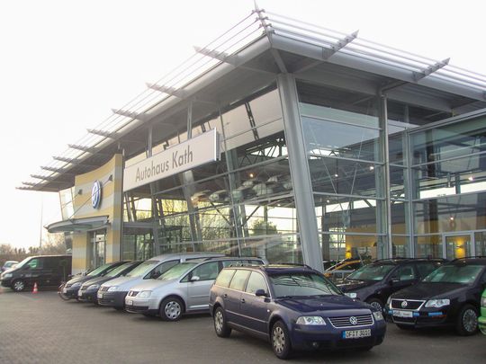 ​Böller und Bahnemann Architekten​ aus ​Rendsburg Gewerbebauten VW Autohaus HH-Bergedorf