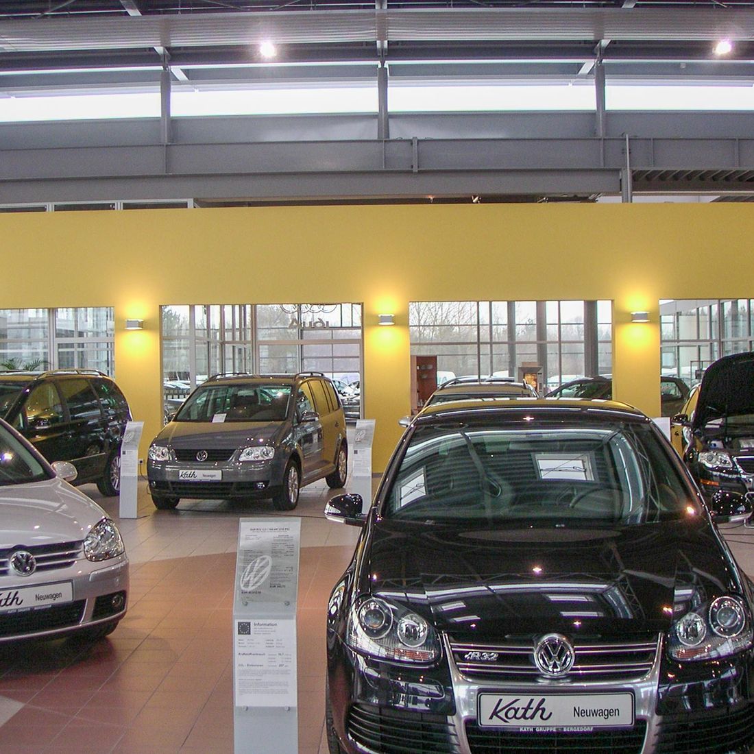 ​Böller und Bahnemann Architekten​ aus ​Rendsburg Gewerbebauten VW Autohaus HH-Bergedorf