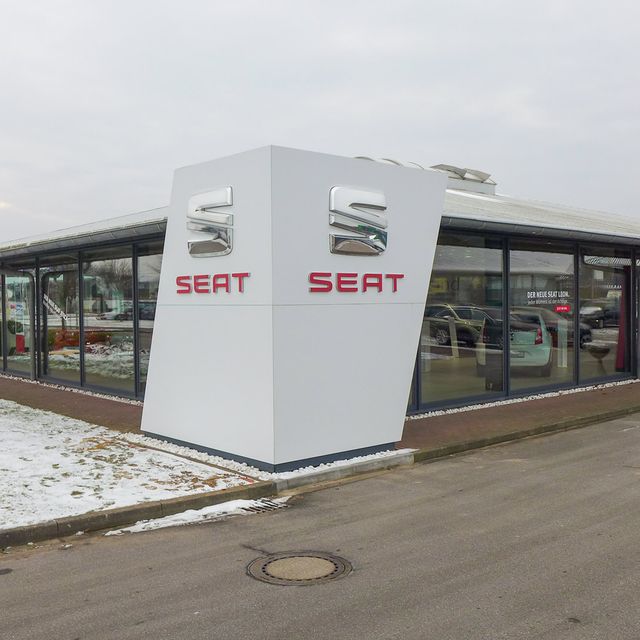 ​Böller und Bahnemann Architekten​ aus ​Rendsburg Gewerbebauten Seat Autohaus Husum